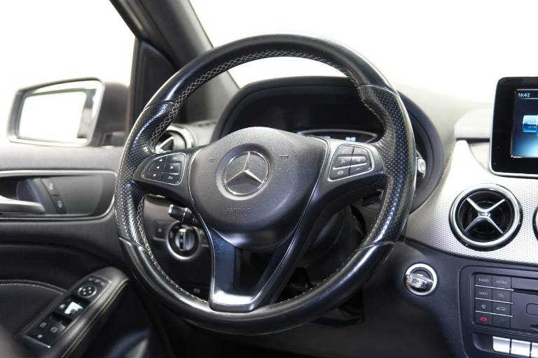 MERCEDES-BENZ B 180 36