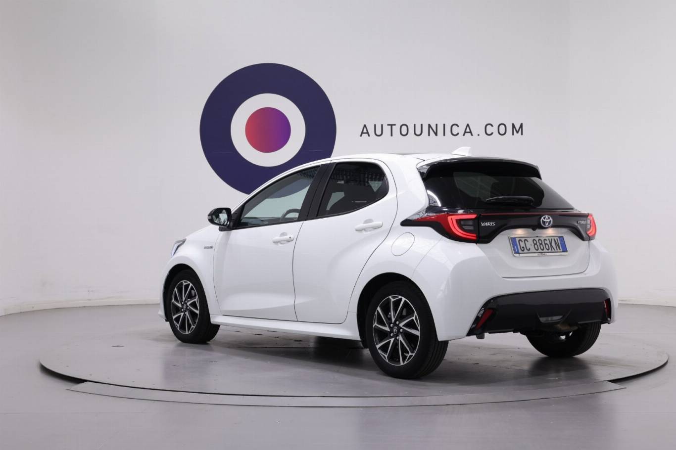 TOYOTA Yaris 17