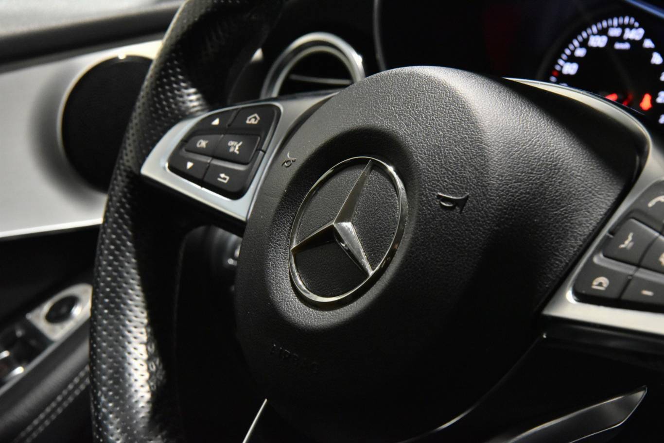 MERCEDES-BENZ GLC 220 26