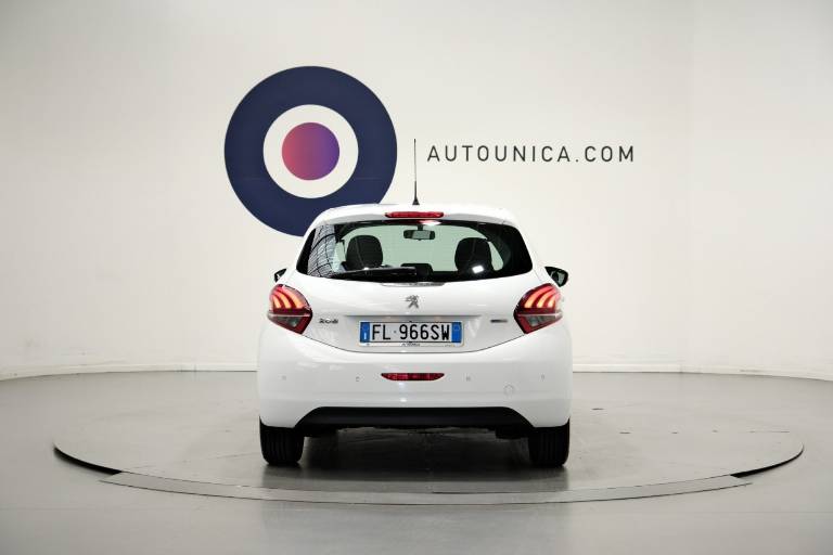 PEUGEOT 208 17