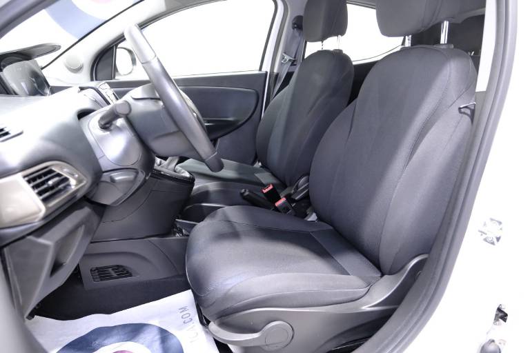 LANCIA Ypsilon 6