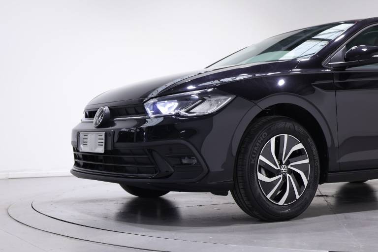 VOLKSWAGEN Polo 11