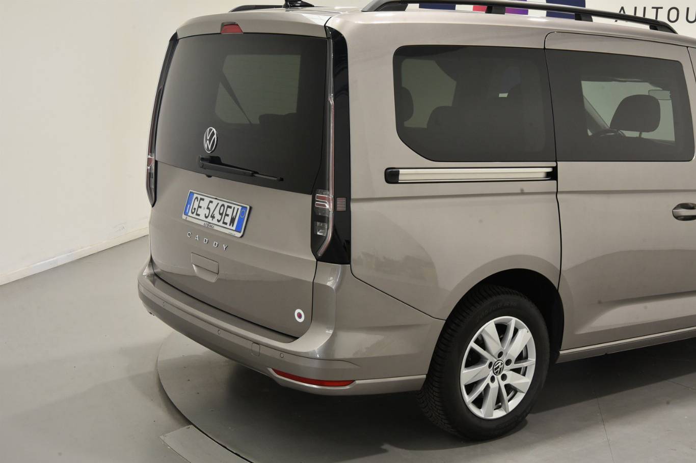 VOLKSWAGEN Caddy 36