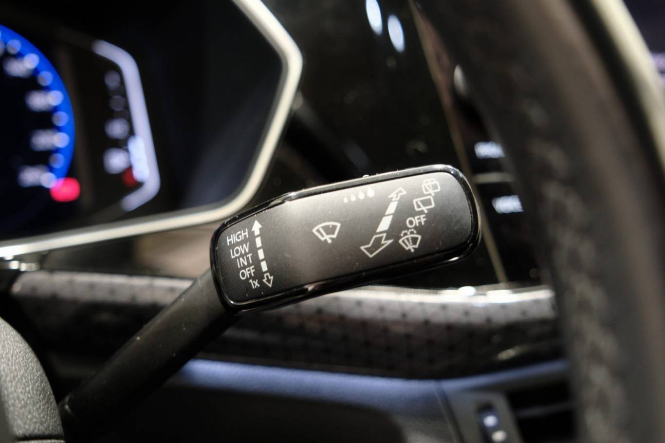 VOLKSWAGEN T-Cross 24