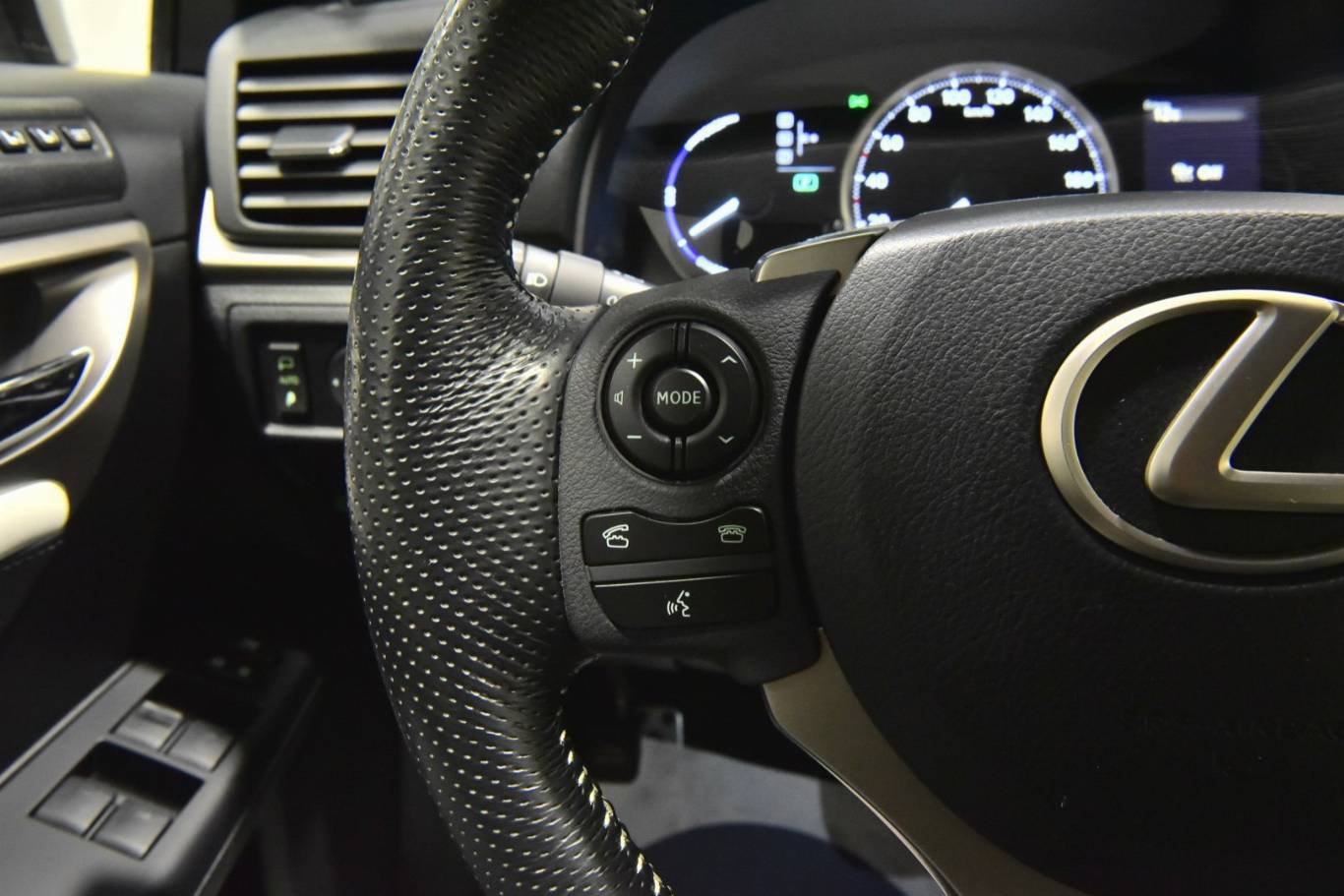 LEXUS CT 200h 42