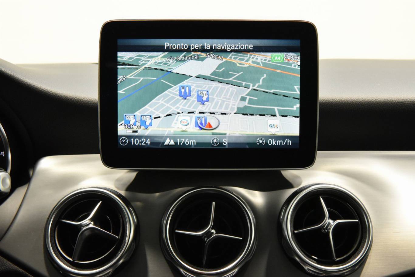 MERCEDES-BENZ GLA 200 12