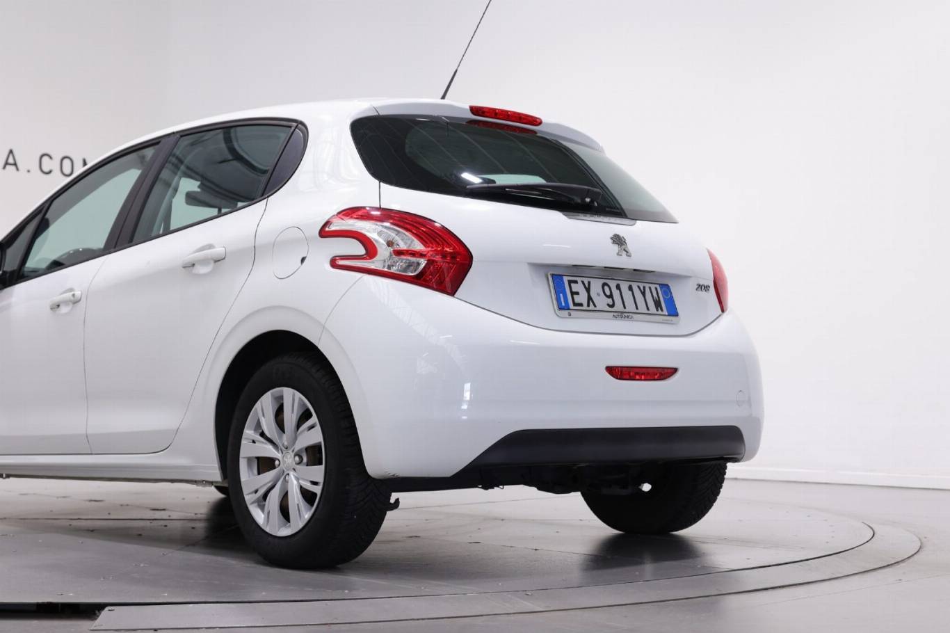 PEUGEOT 208 13