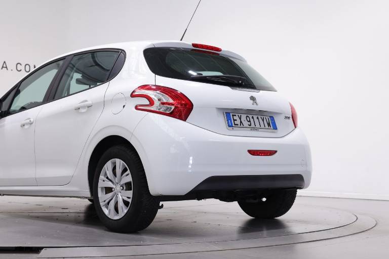 PEUGEOT 208 13