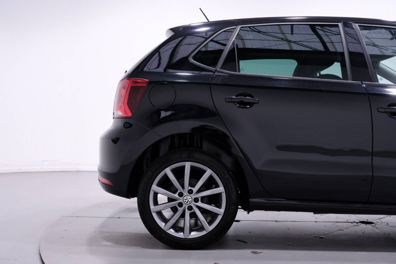 VOLKSWAGEN Polo 46