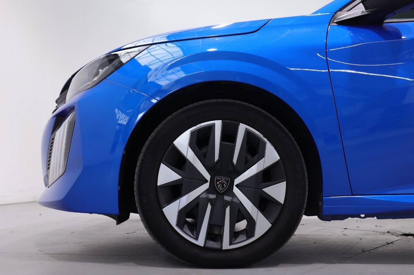 PEUGEOT 208 17