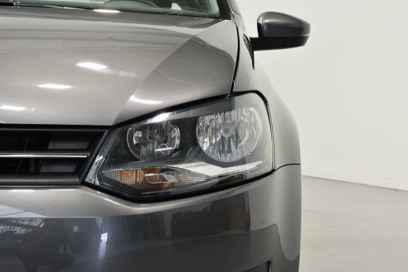VOLKSWAGEN Polo 16
