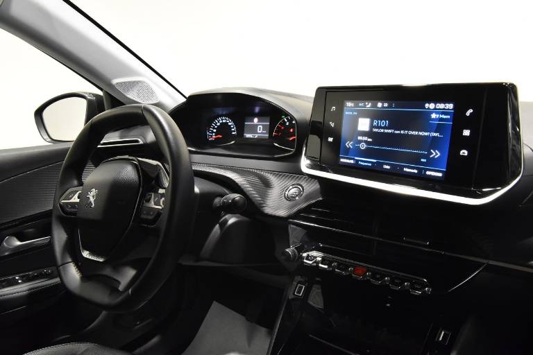 PEUGEOT 208 24