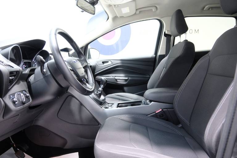 FORD Kuga 19