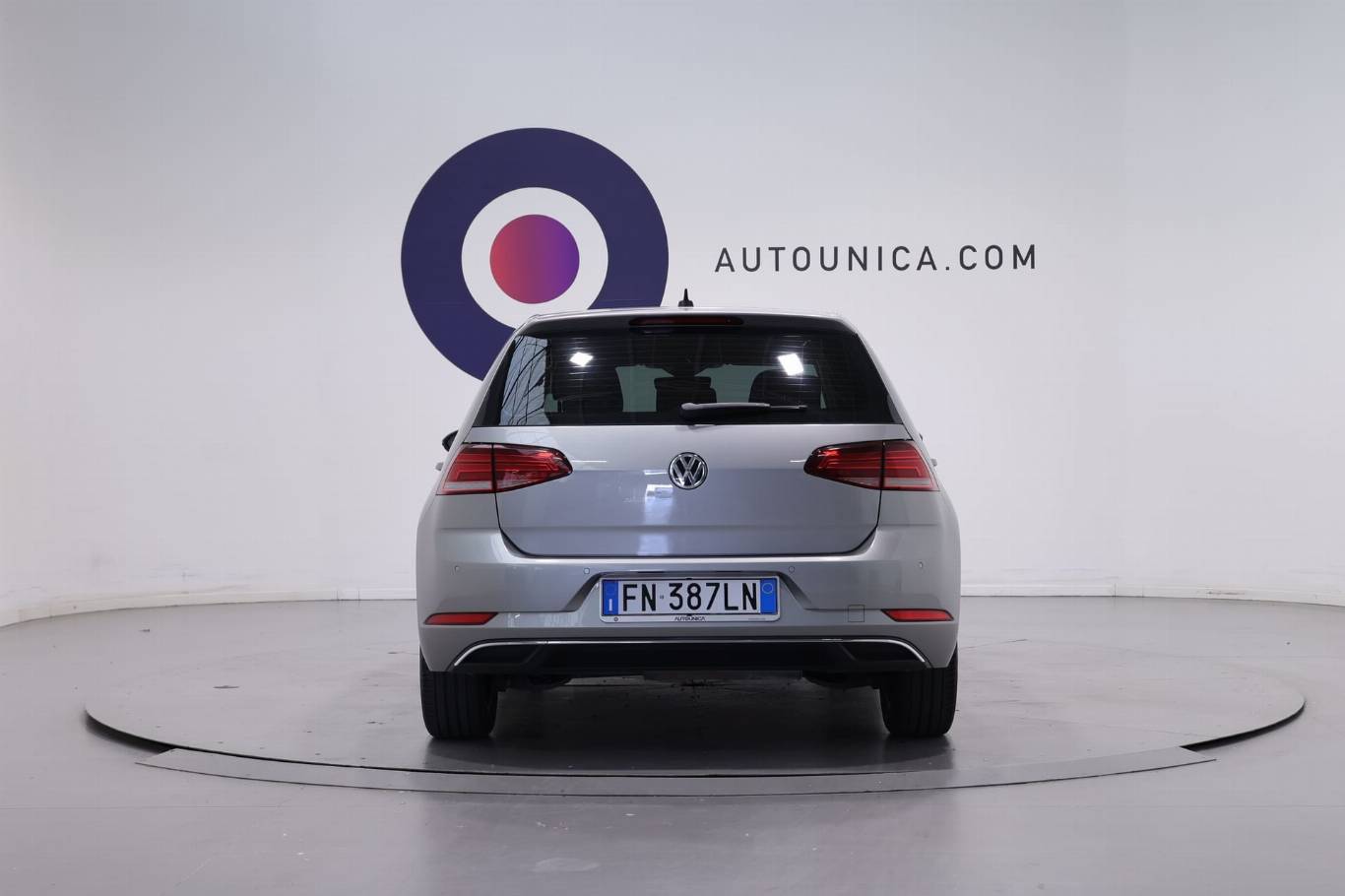 VOLKSWAGEN Golf 16