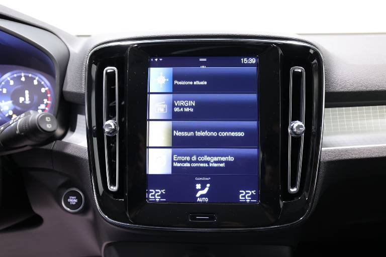 VOLVO XC40 9