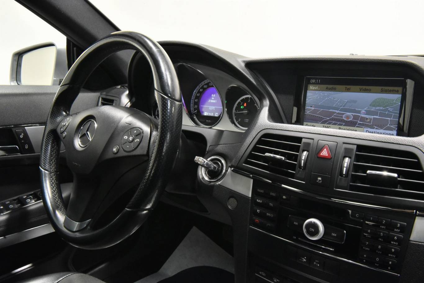 MERCEDES-BENZ E 220 26