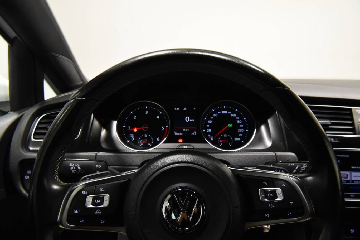 VOLKSWAGEN Golf GTD 9