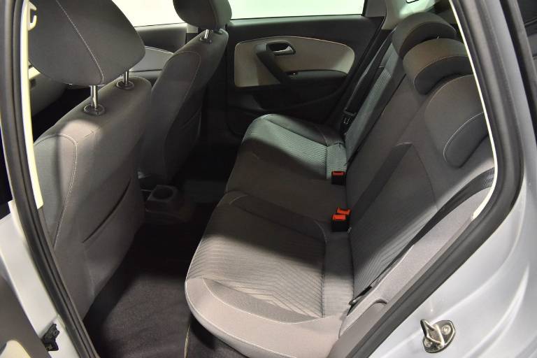 VOLKSWAGEN Polo 23