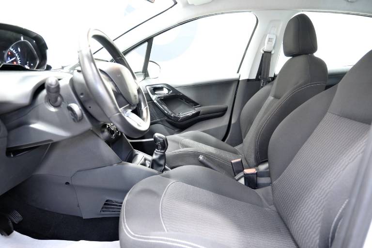 PEUGEOT 208 20