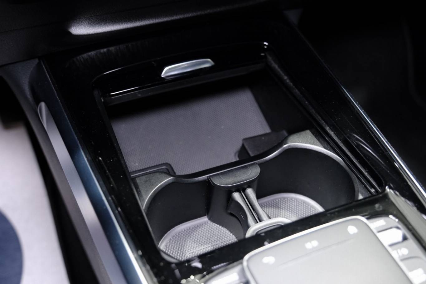 MERCEDES-BENZ GLB 200 26