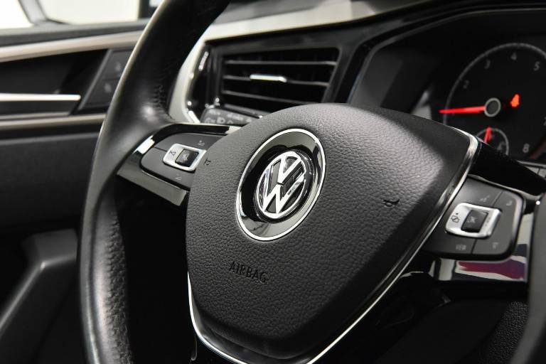 VOLKSWAGEN Polo 31