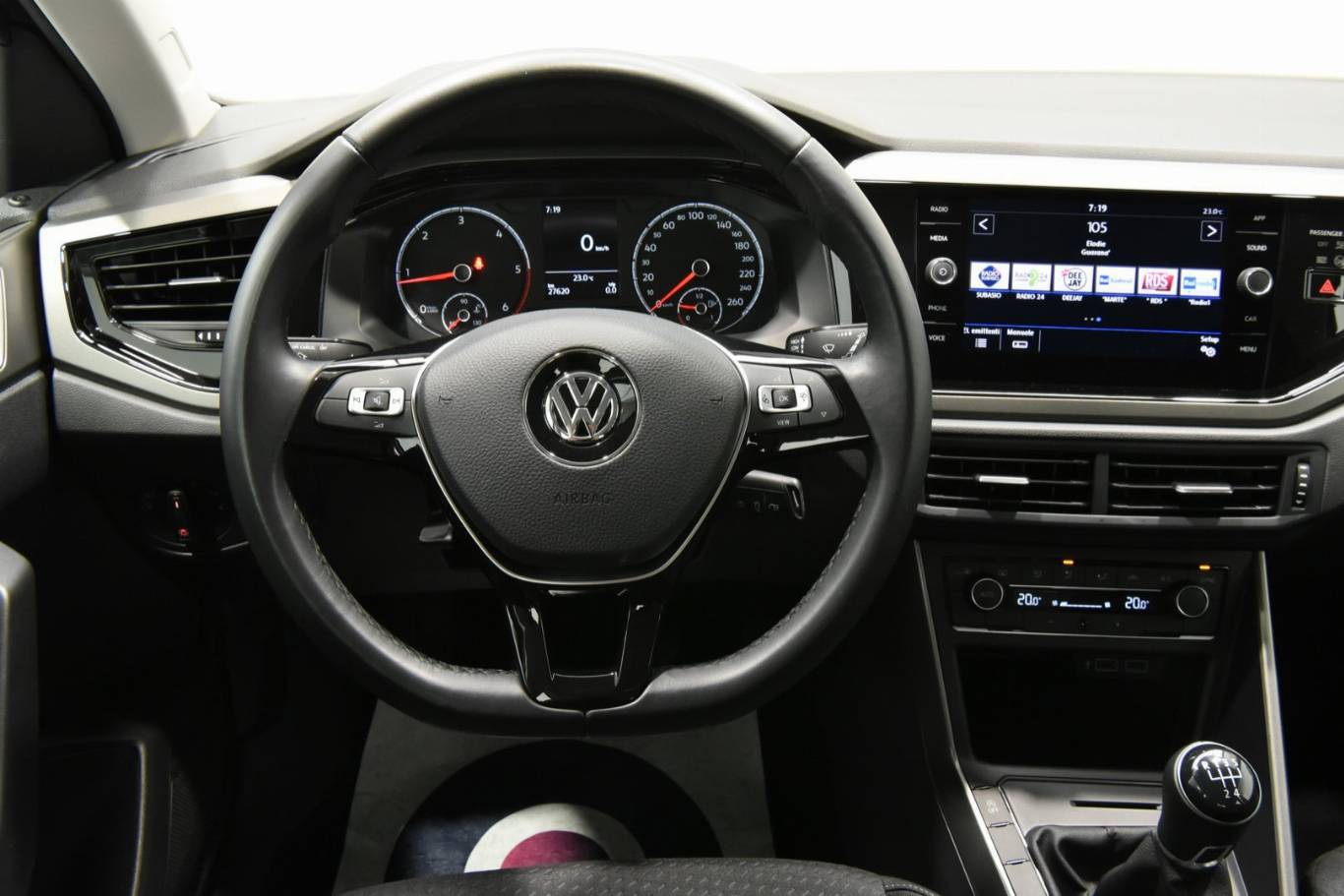 VOLKSWAGEN Polo 20