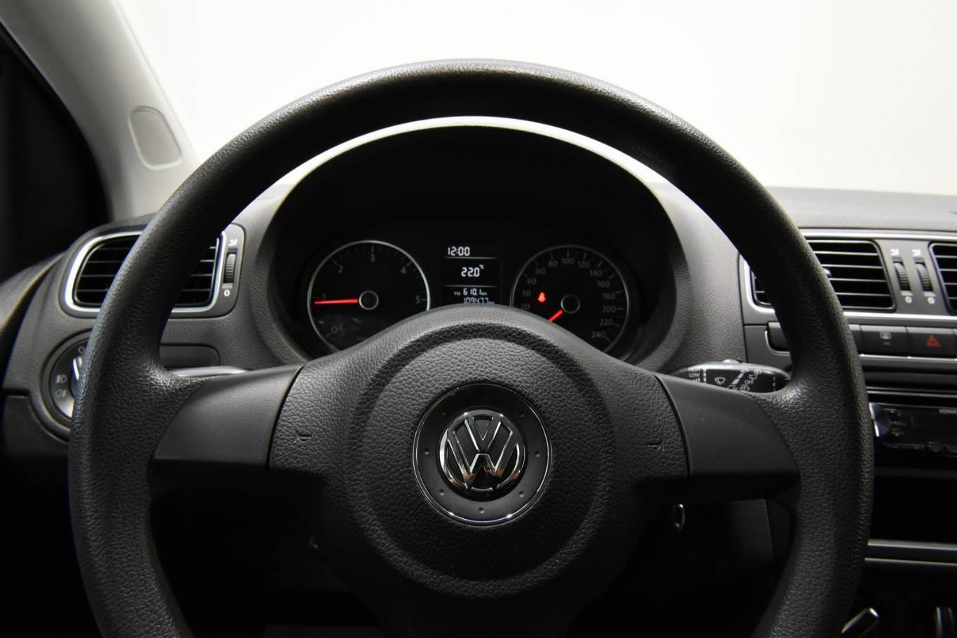 VOLKSWAGEN Polo 8