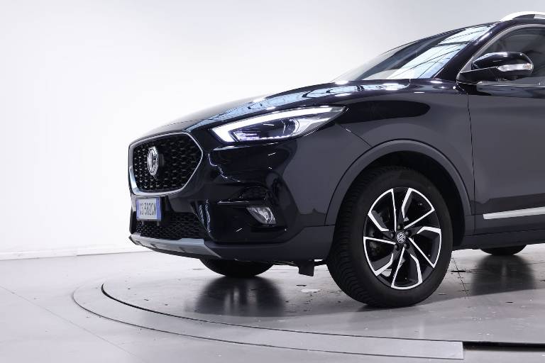 MG ZS 11