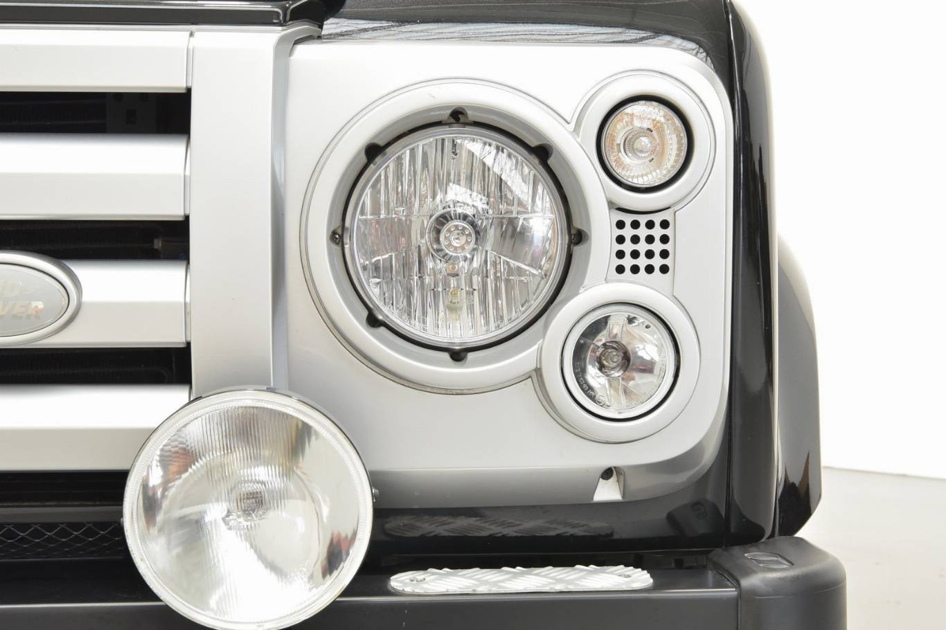 LAND ROVER Defender 15