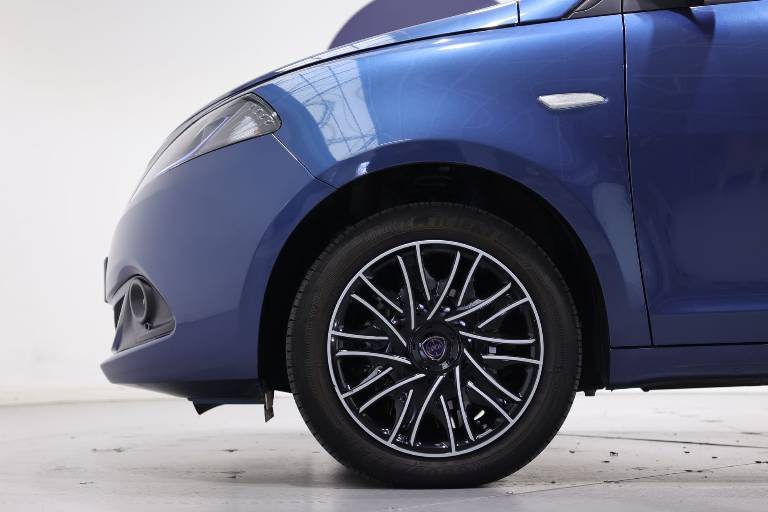 LANCIA Ypsilon 9