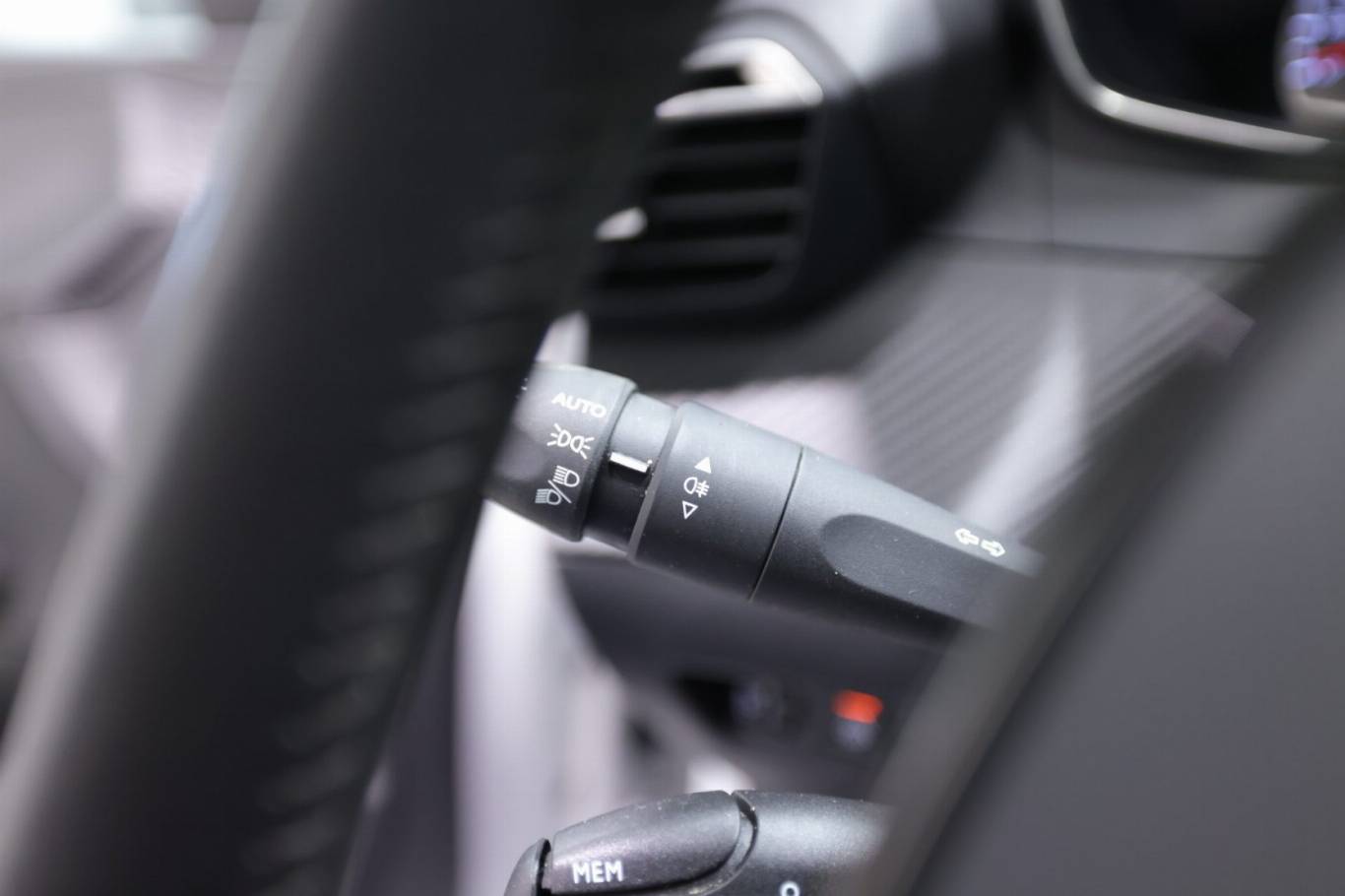PEUGEOT 208 22