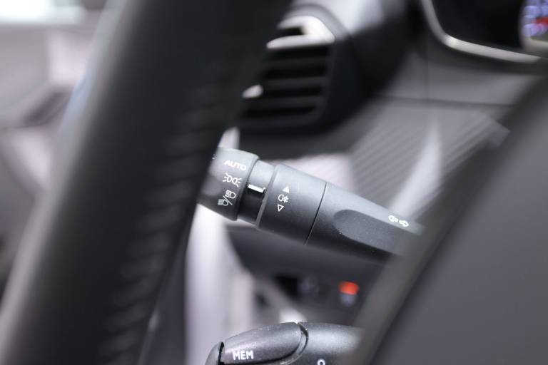 PEUGEOT 208 22