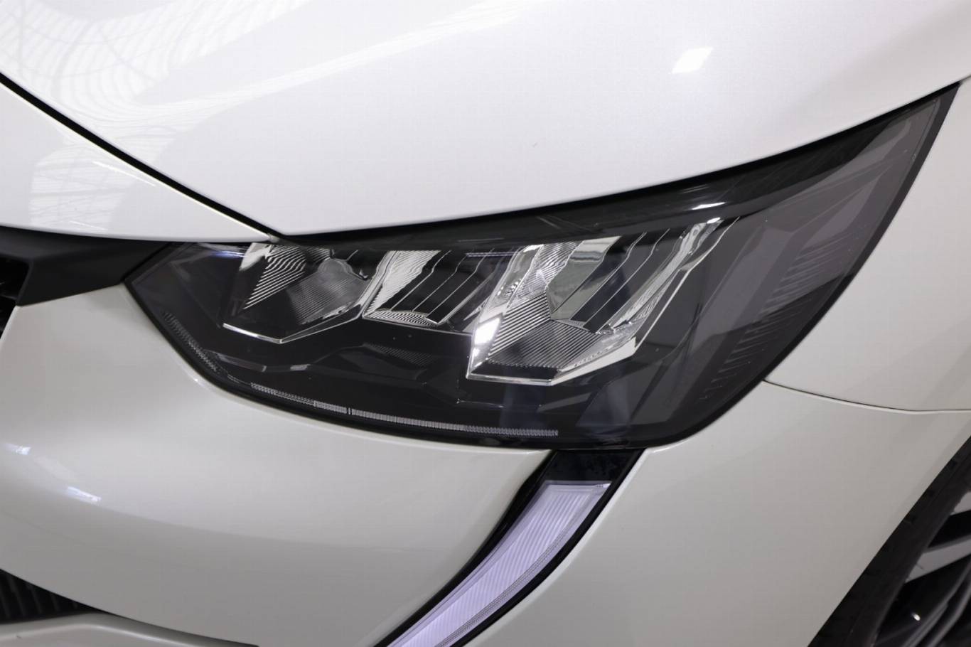 PEUGEOT 208 43