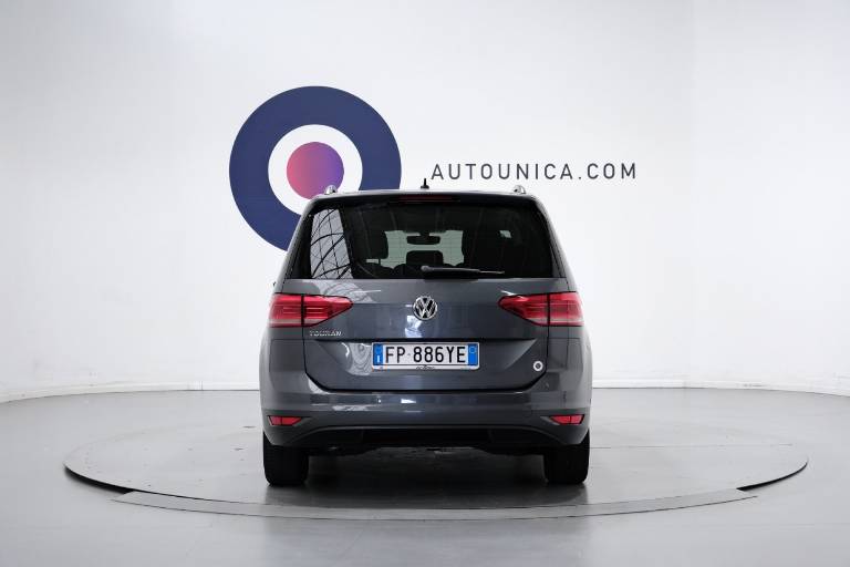 VOLKSWAGEN Touran 16