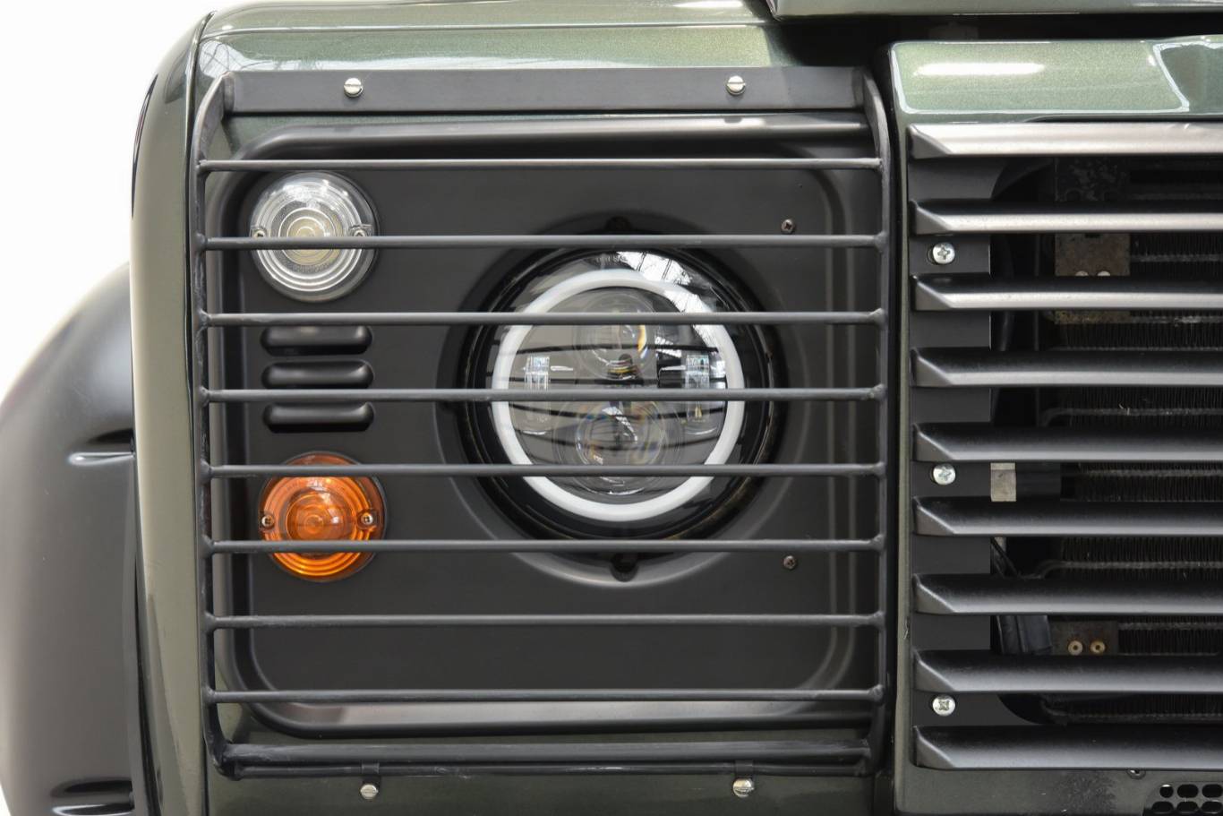 LAND ROVER Defender 37