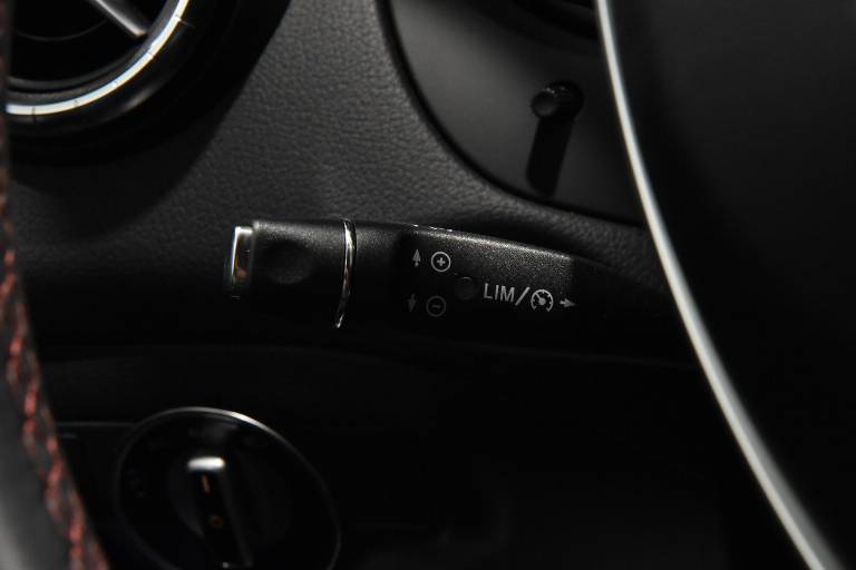 MERCEDES-BENZ CLA 180 37