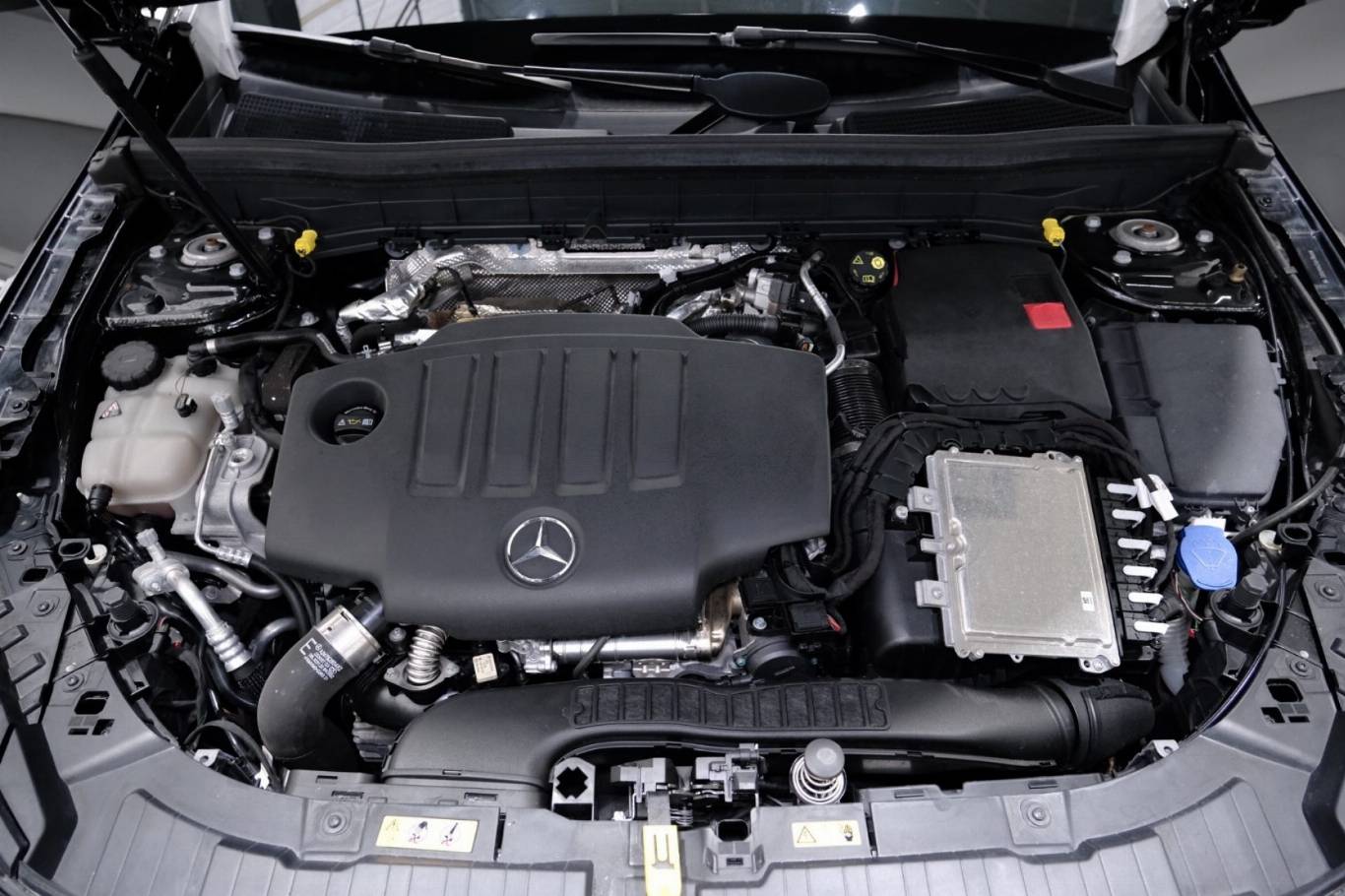 MERCEDES-BENZ GLB 200 69