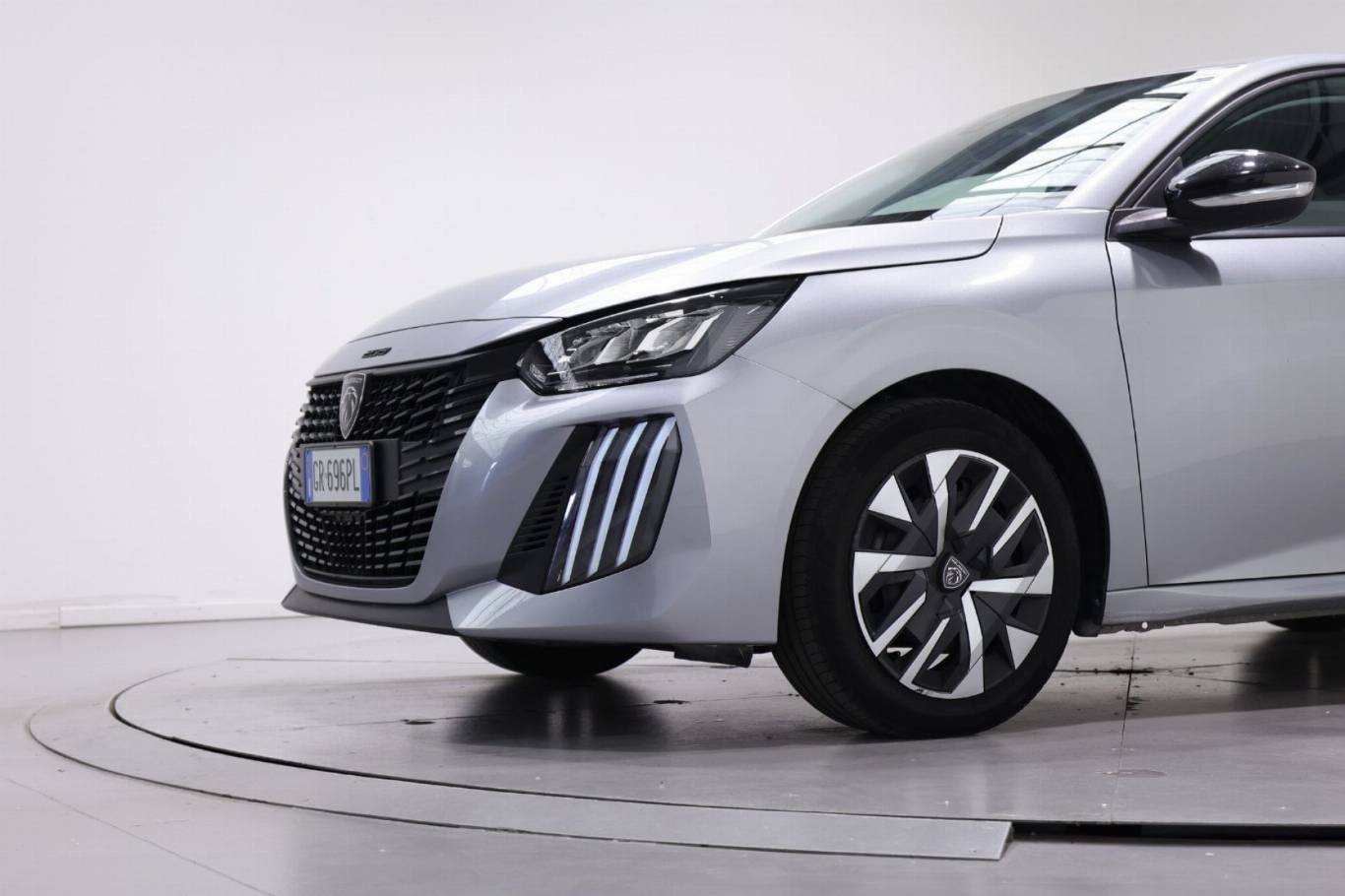 PEUGEOT 208 12