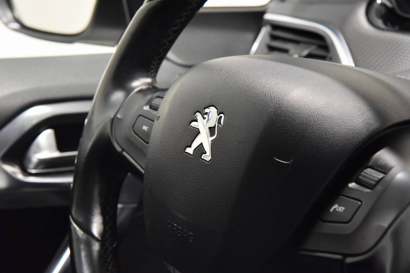PEUGEOT 2008 29