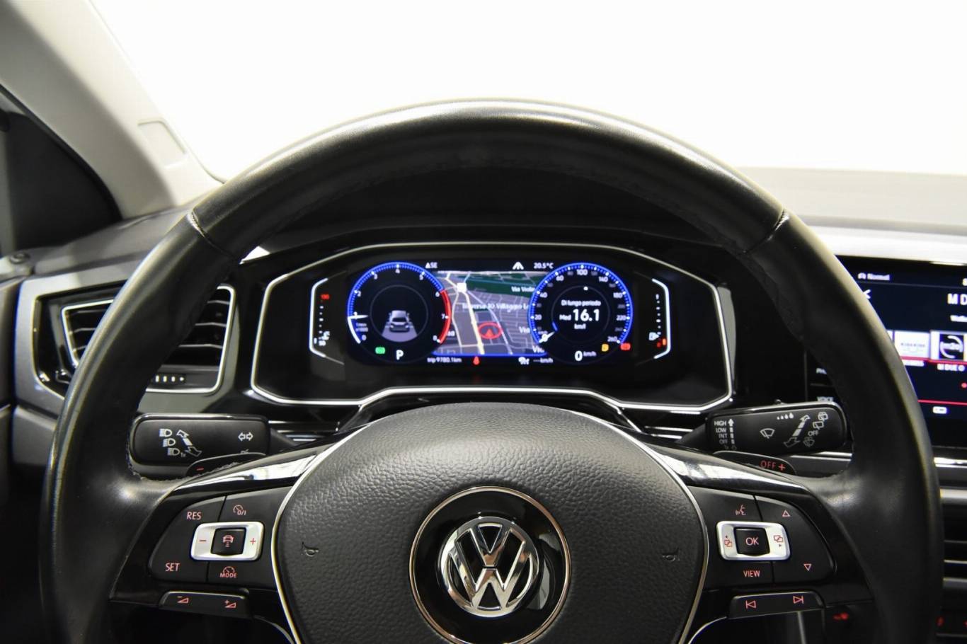 VOLKSWAGEN Polo 22