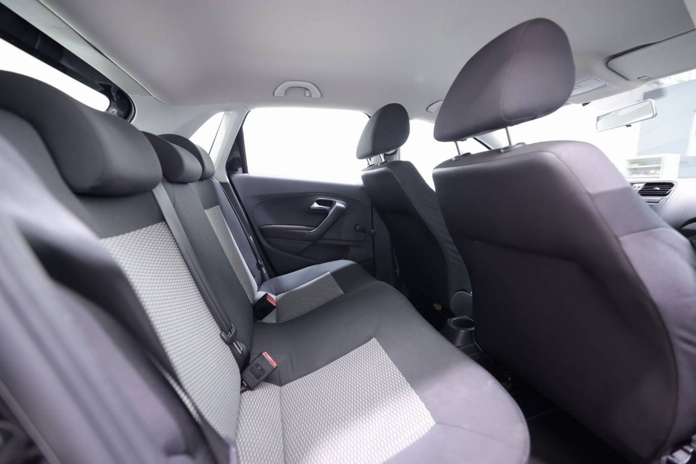 VOLKSWAGEN Polo 38
