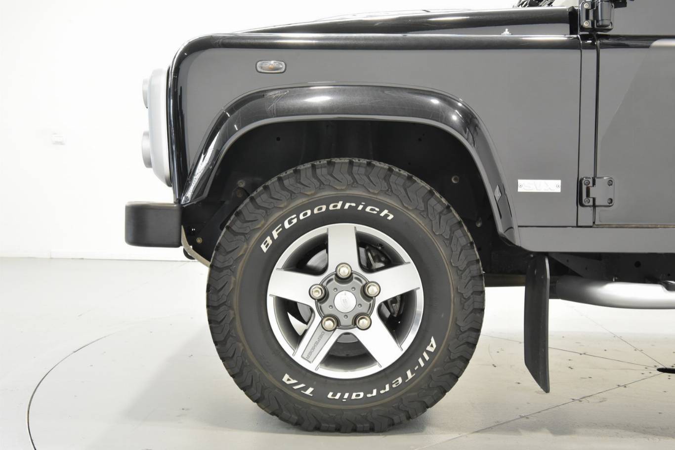 LAND ROVER Defender 81