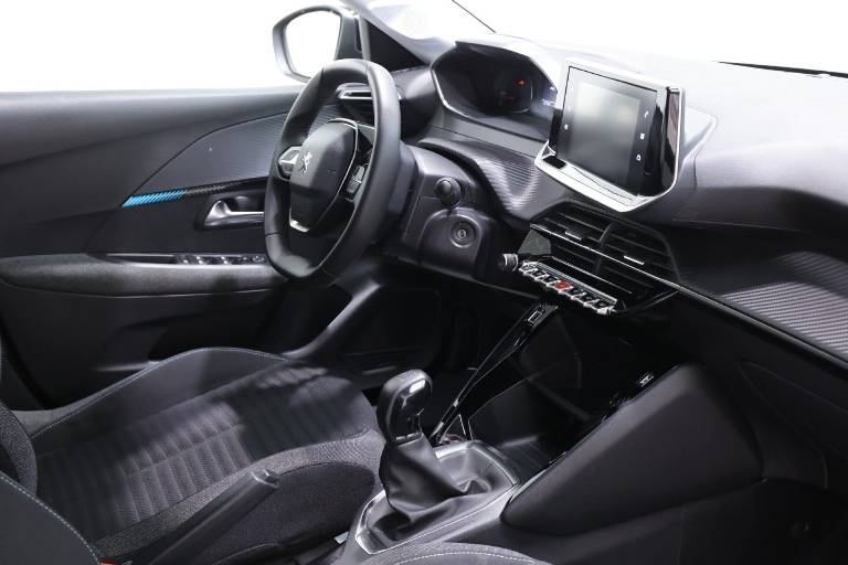 PEUGEOT 208 41
