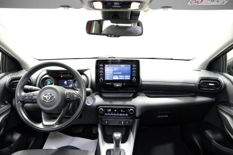 TOYOTA Yaris 10
