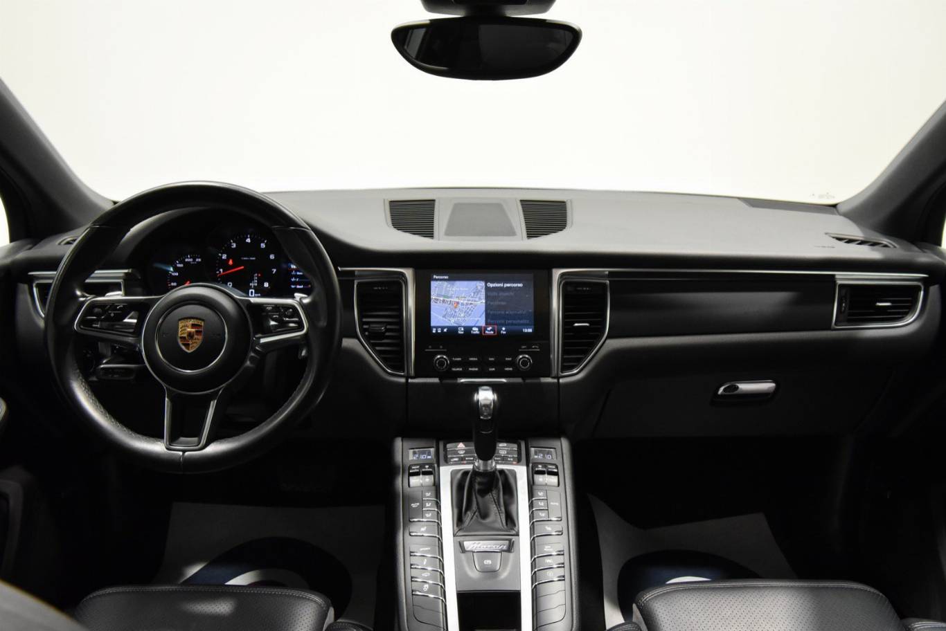 PORSCHE Macan 22