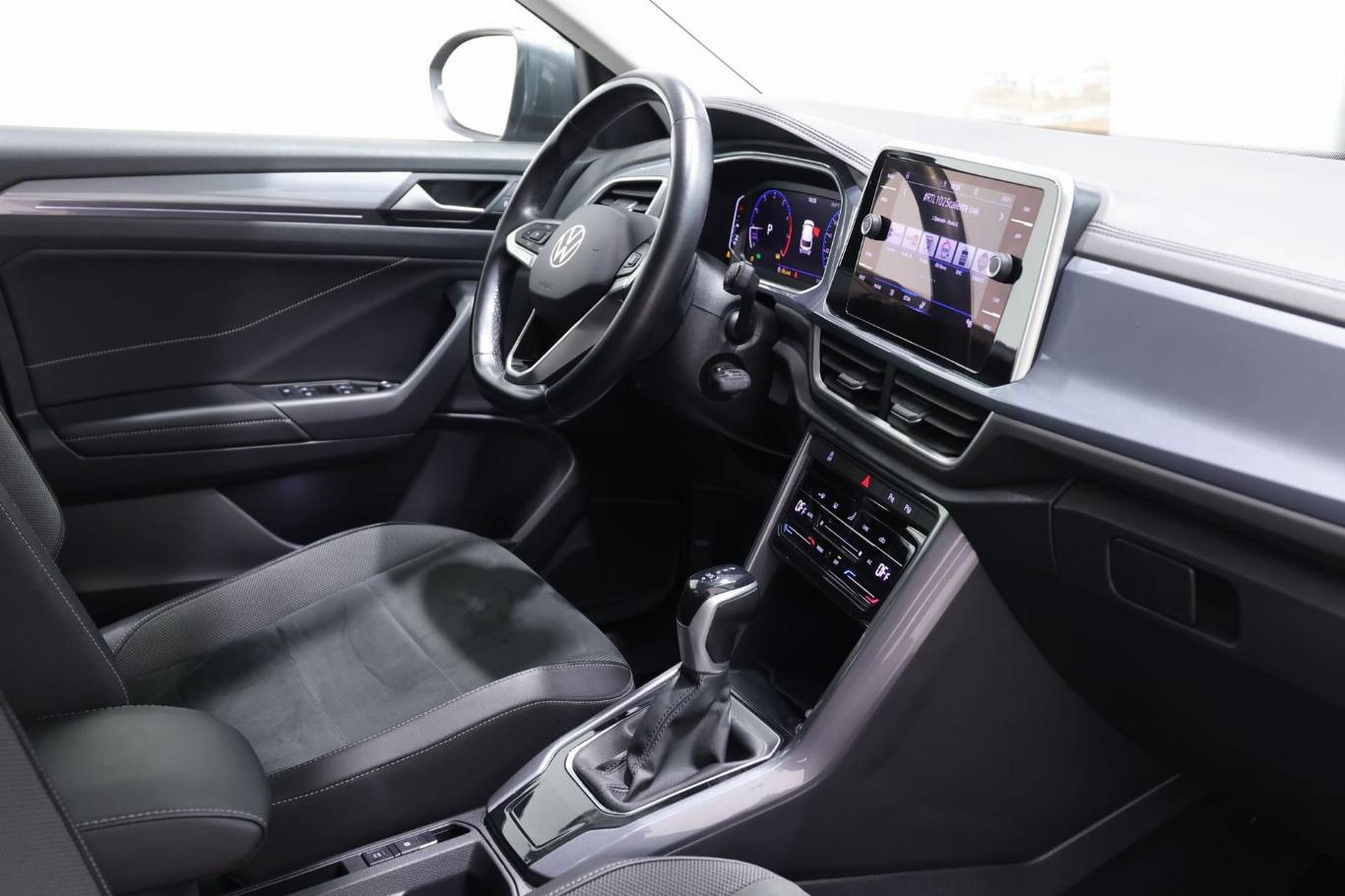 VOLKSWAGEN T-Roc 42