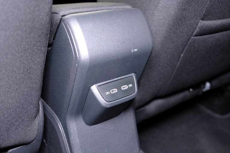 VOLKSWAGEN Polo 37