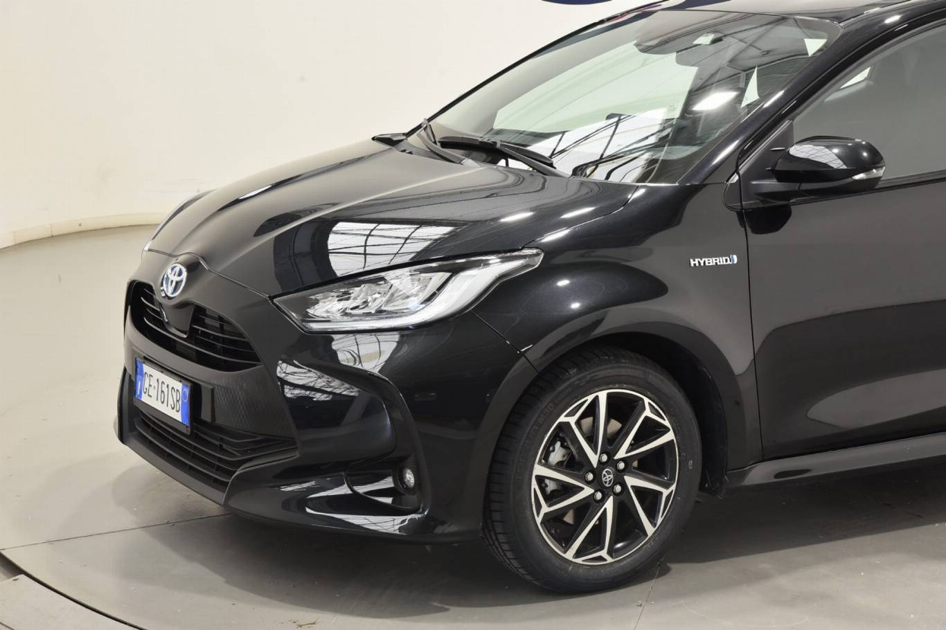TOYOTA Yaris 9