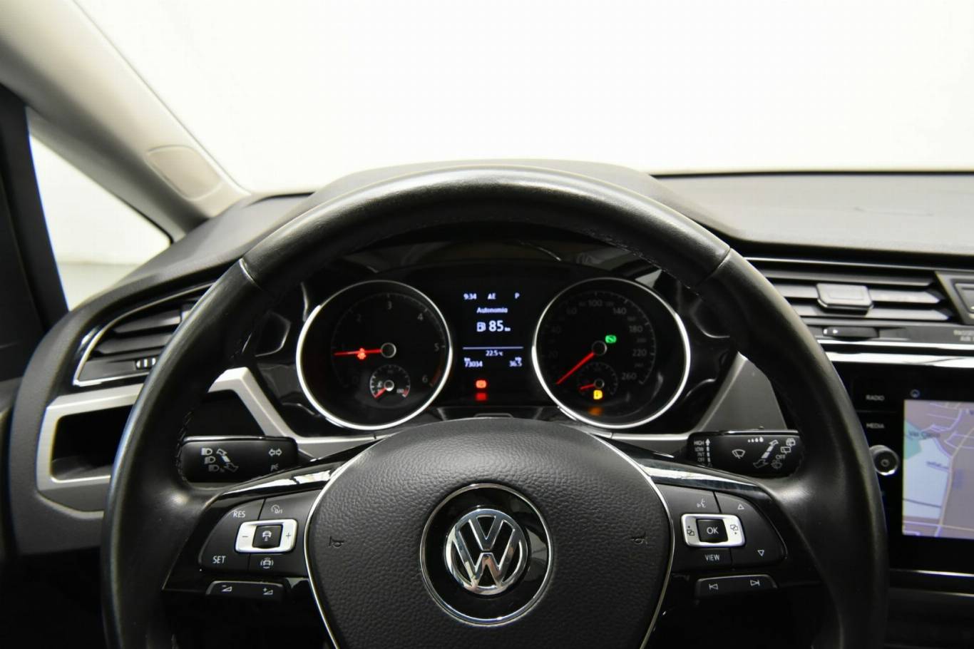 VOLKSWAGEN Touran 9
