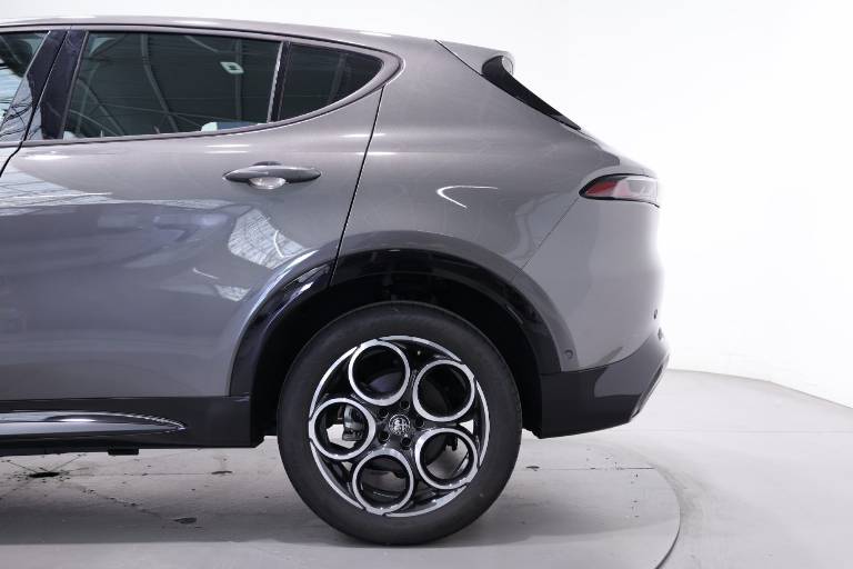 ALFA ROMEO Tonale 38